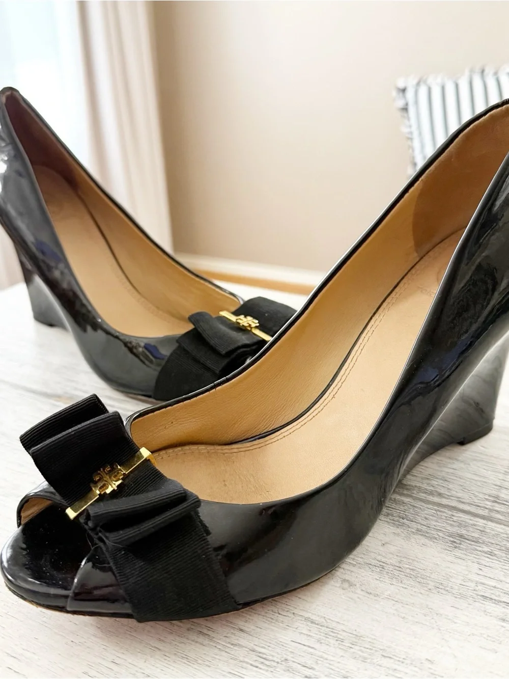 Tory Burch Black Patent Peep-Toe Wedge Pumps w Grosgrain Bow and Gold Logo 8.5M